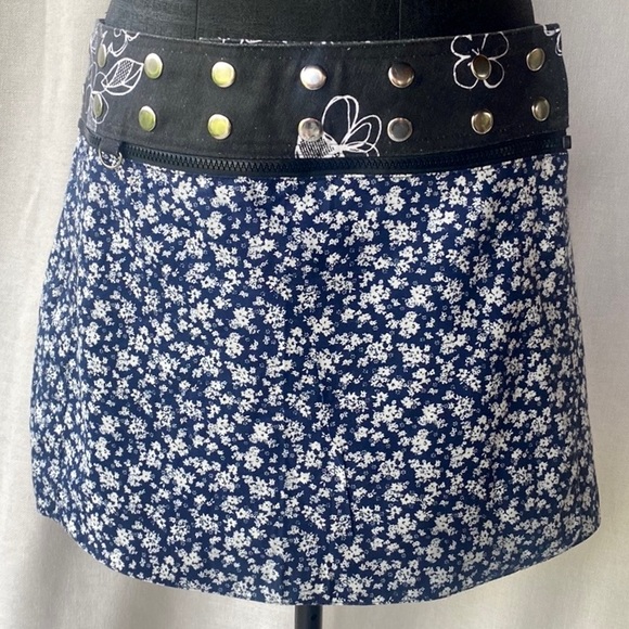 Zand Amsterdam Reversible Skirt - Picture 3 of 6